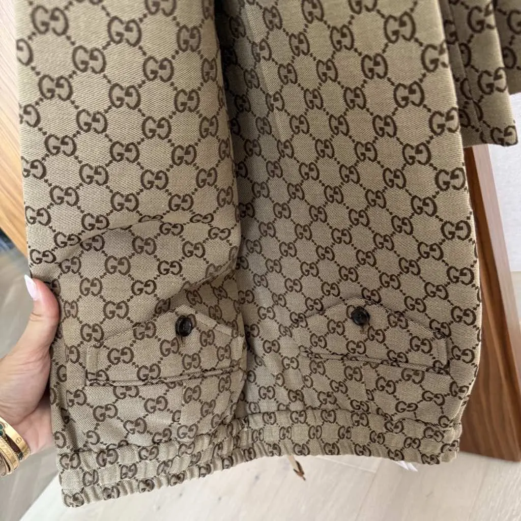 Gucci Gucci men’s Pants Beige Cotton Never worn - Model View