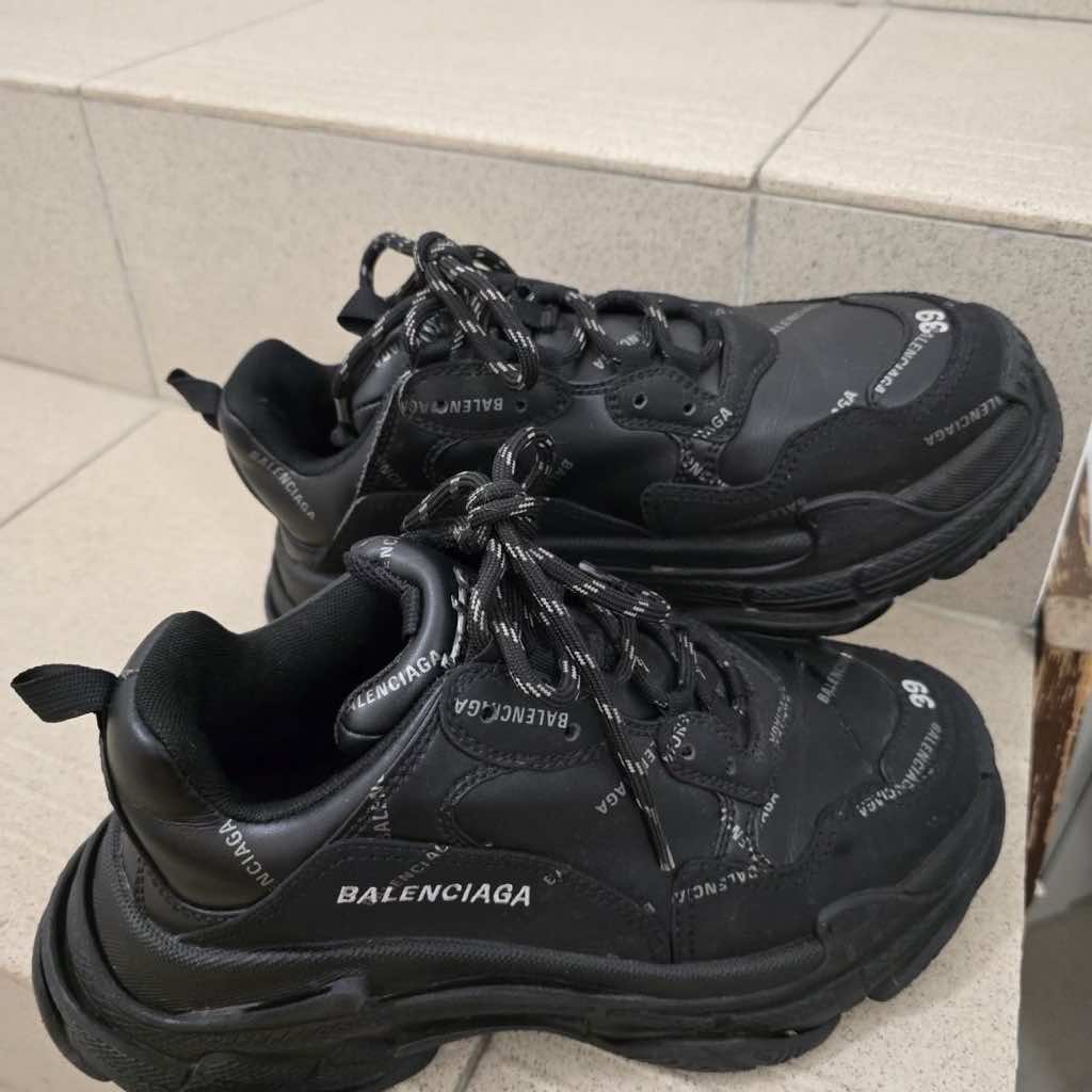 Balenciaga Triple S - Back view