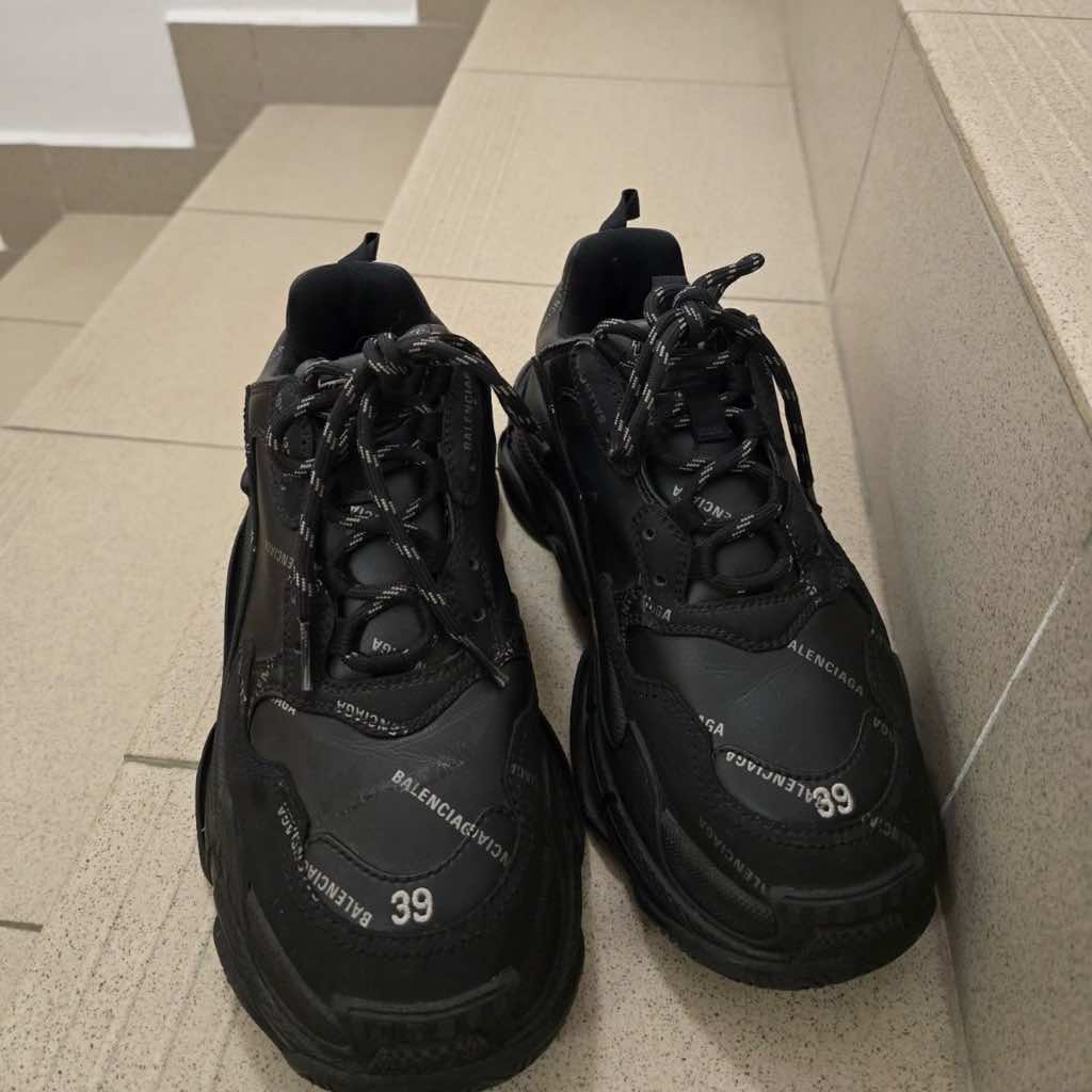Balenciaga Triple S - Side view