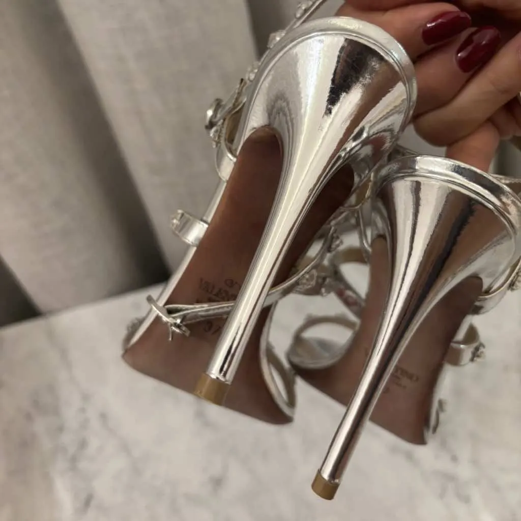 Valentino Rockstud Silver Leather Never worn - Model View
