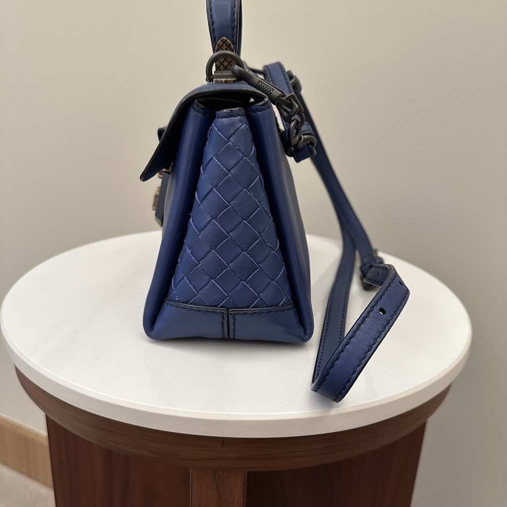 Bottega Veneta Nappa Small Piazza - Side view