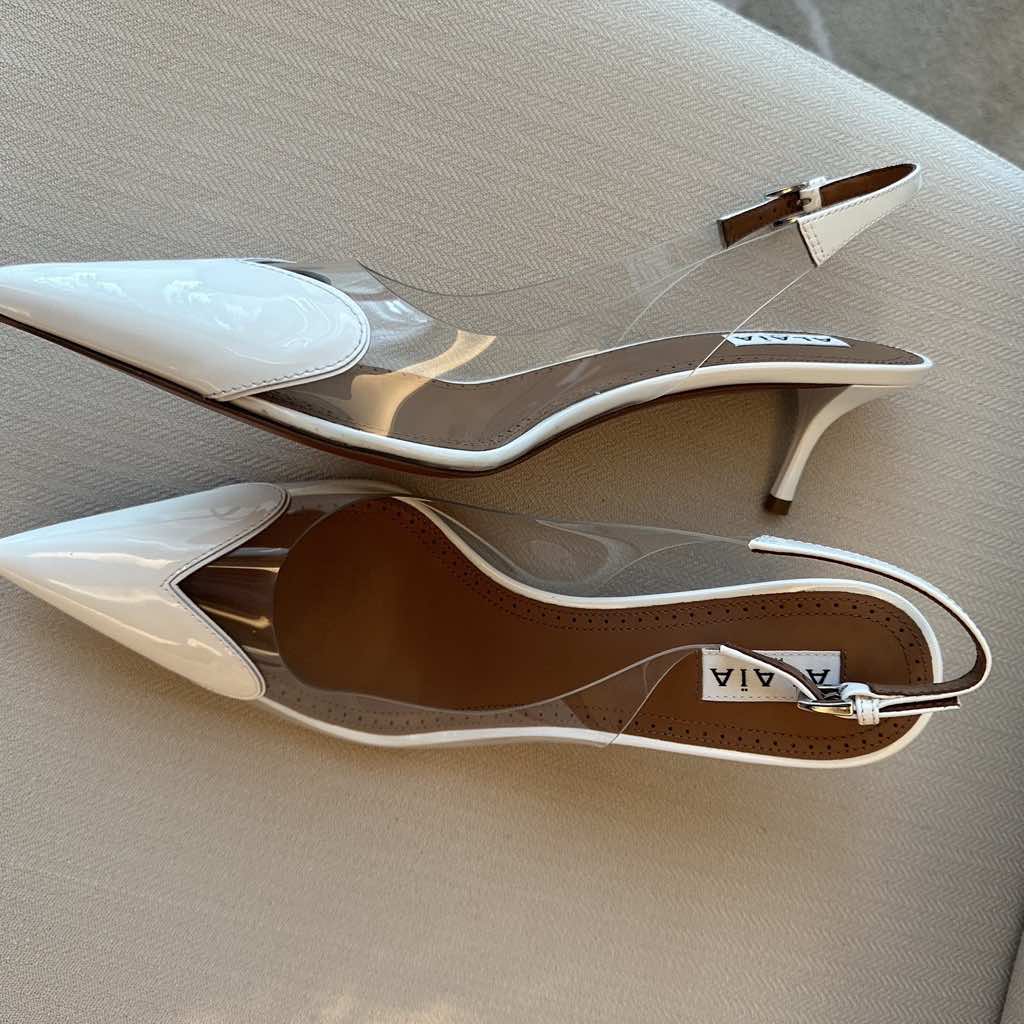 Alaïa Heart Sling back Pumps - Image 6