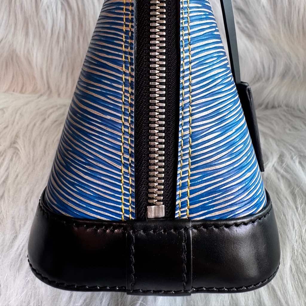 Louis Vuitton Blue Epi Alma BB - Detail 1