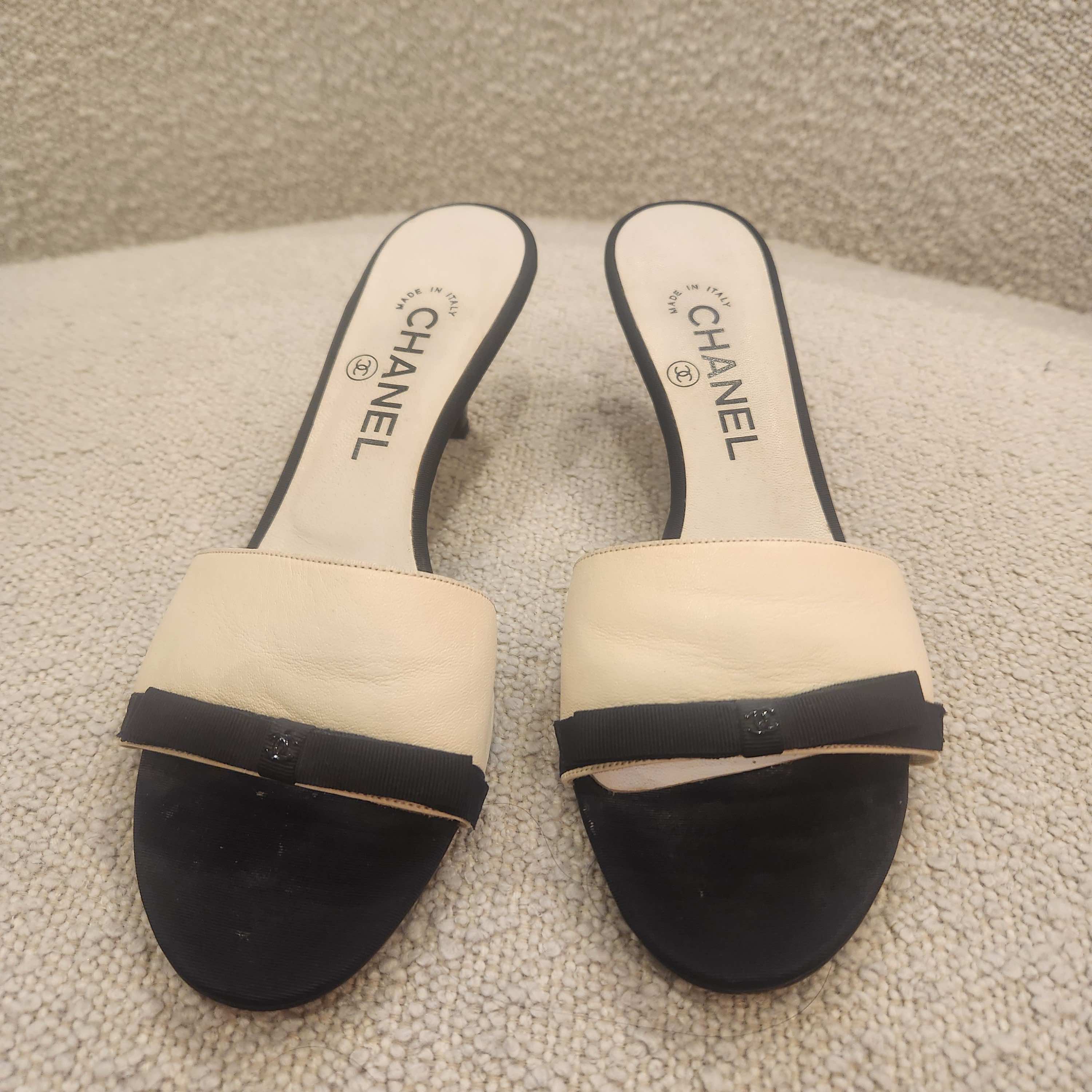 Chanel Sandal offwhite and black - Image 6