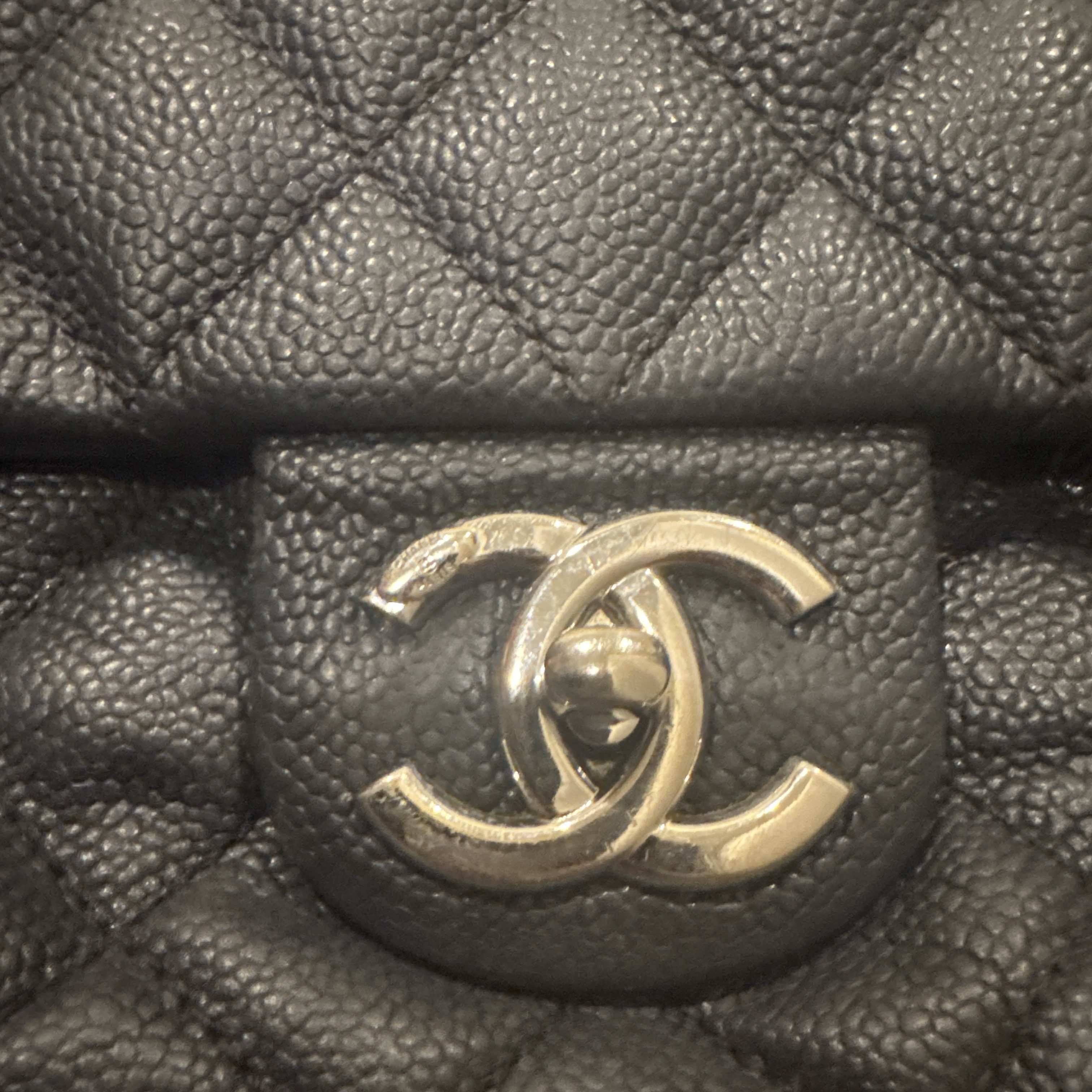 Chanel Black Flap Bag Jumbo - Detail 1