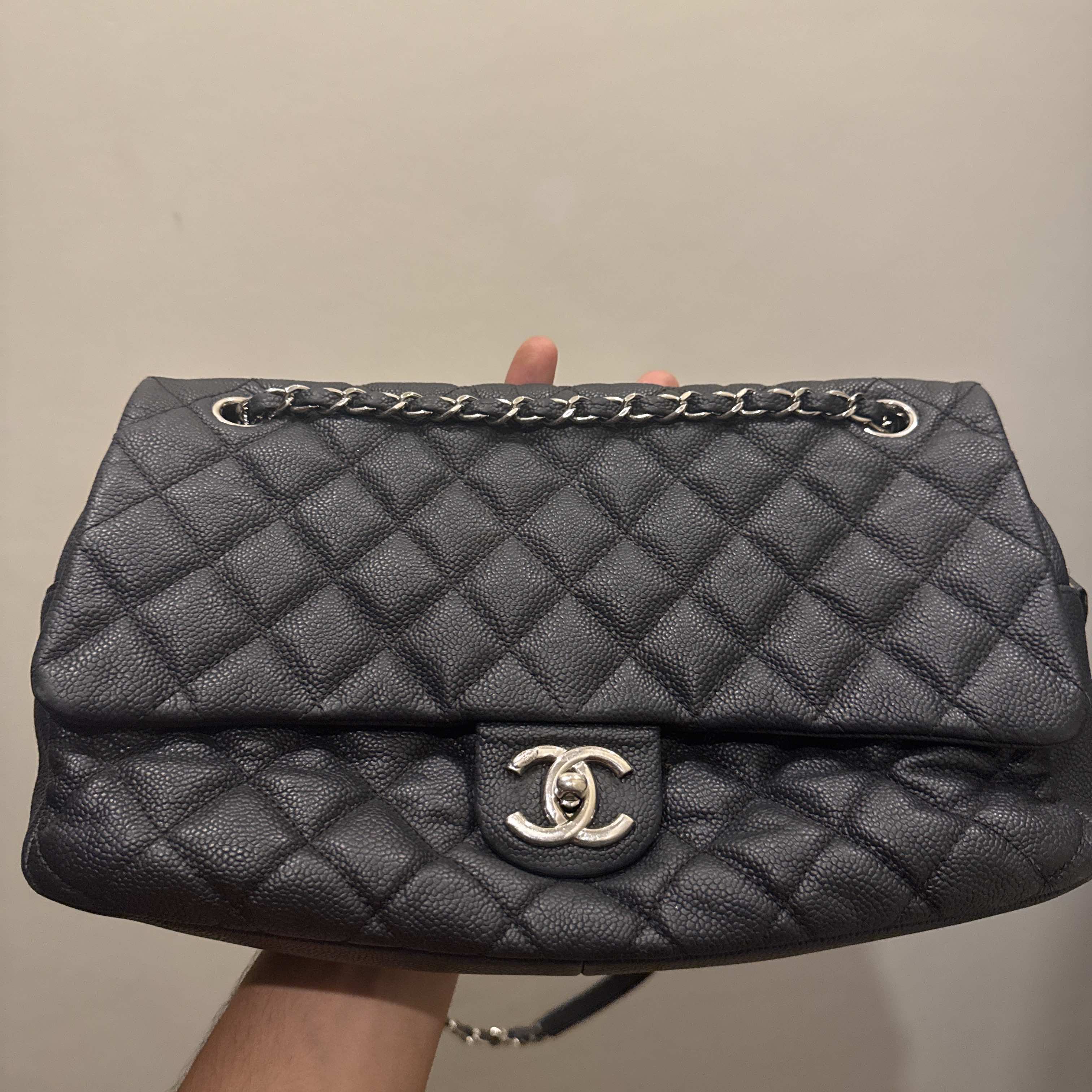 Chanel Black Flap Bag Jumbo - Detail 2
