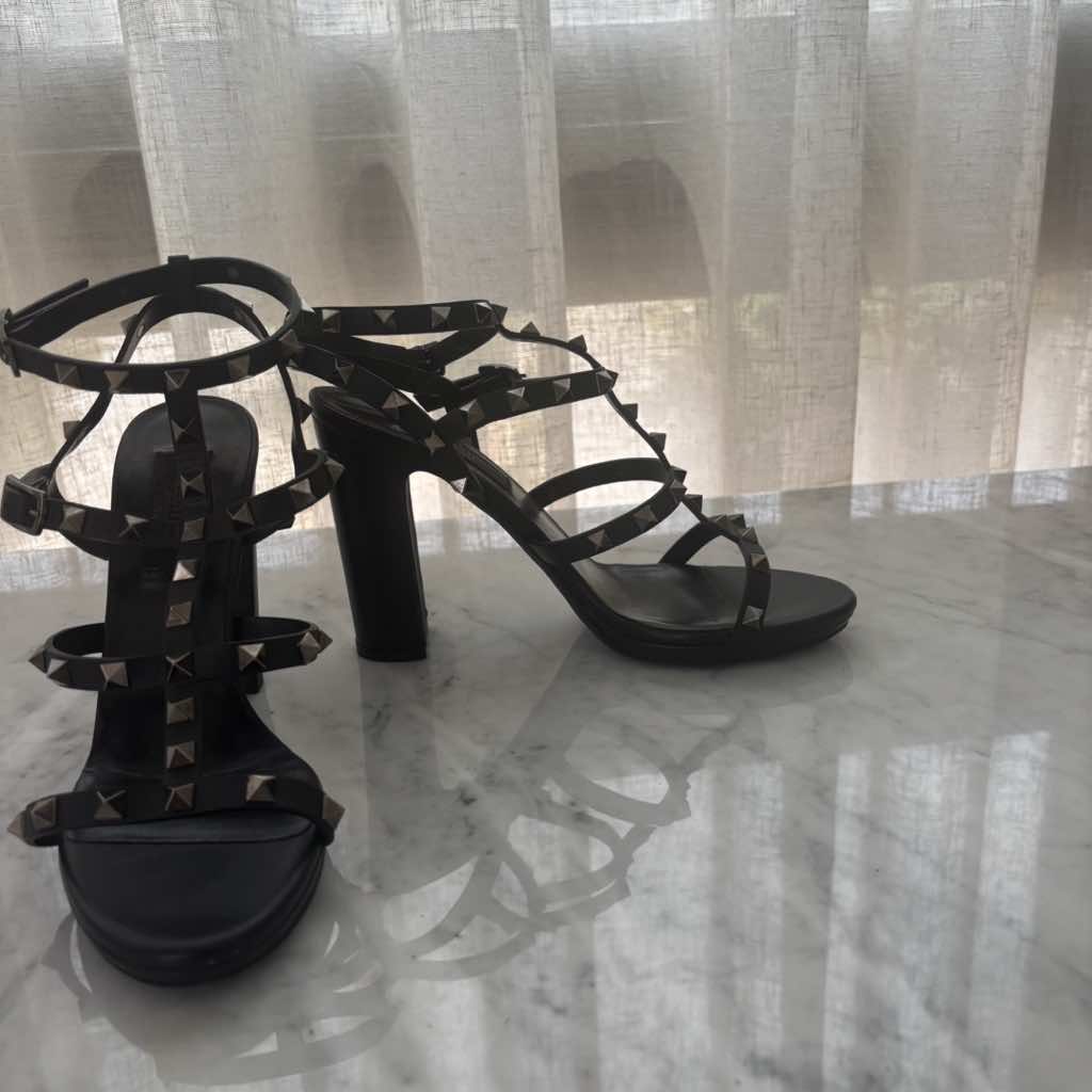 Valentino Garavani Rockstud - Side view