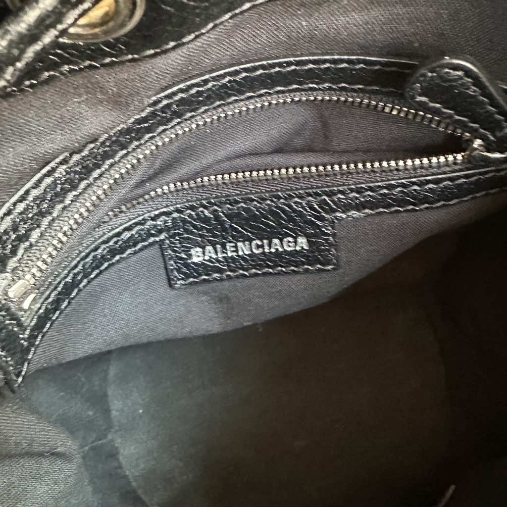 Balenciaga Le Cagole Bucket - Image 12