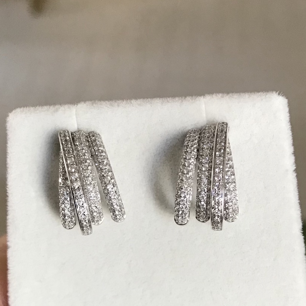 Unsigned / متعددة Natural Diamond Earrings - Back view