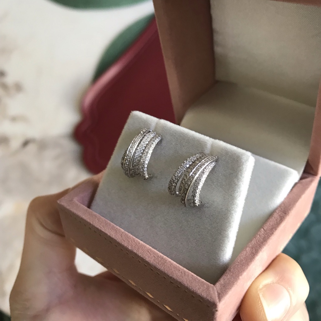 Unsigned / متعددة Natural Diamond Earrings - Side view