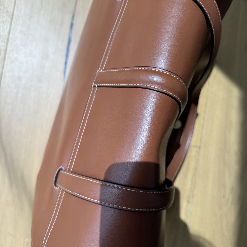 Celine Medium 16 bag - Side view