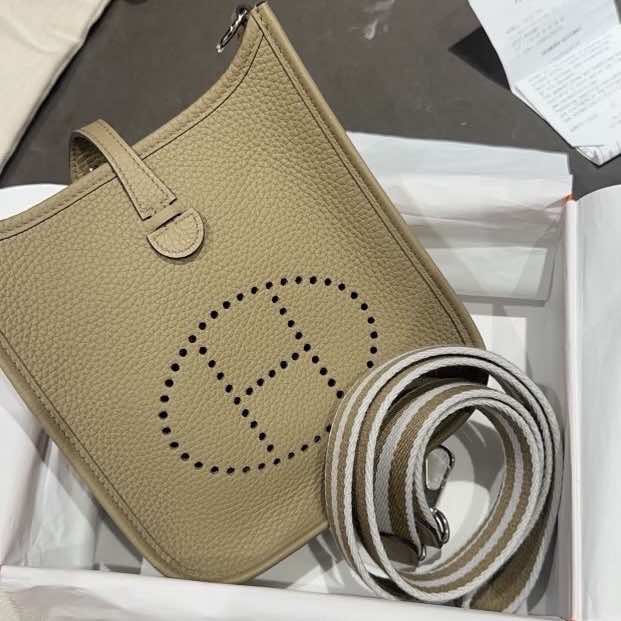 Hermès Mini Evelyne Beige Marfa - Side view