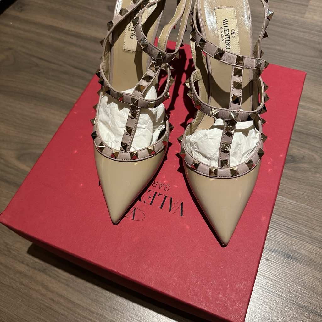 Valentino Garavani Rockstud Heels - Side view