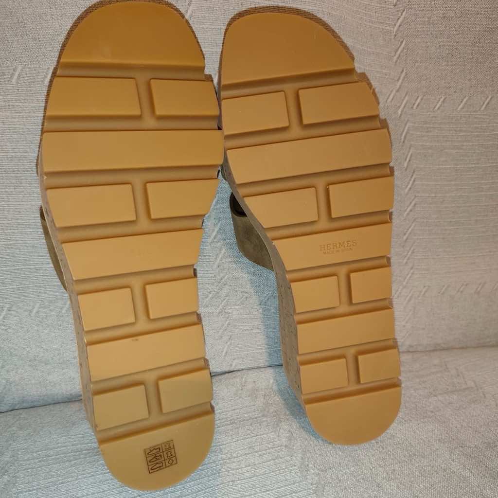 Hermès Eze 30 Sandals - Side view