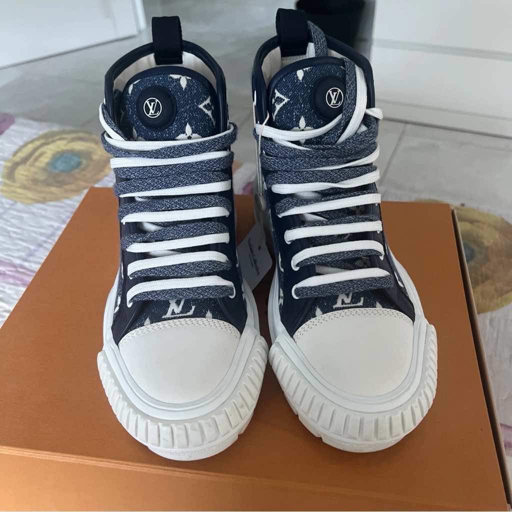Louis Vuitton LV squad sneakers boot - Back view