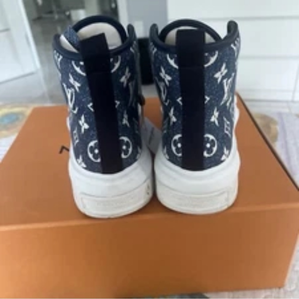 Louis Vuitton LV squad sneakers boot - Side view
