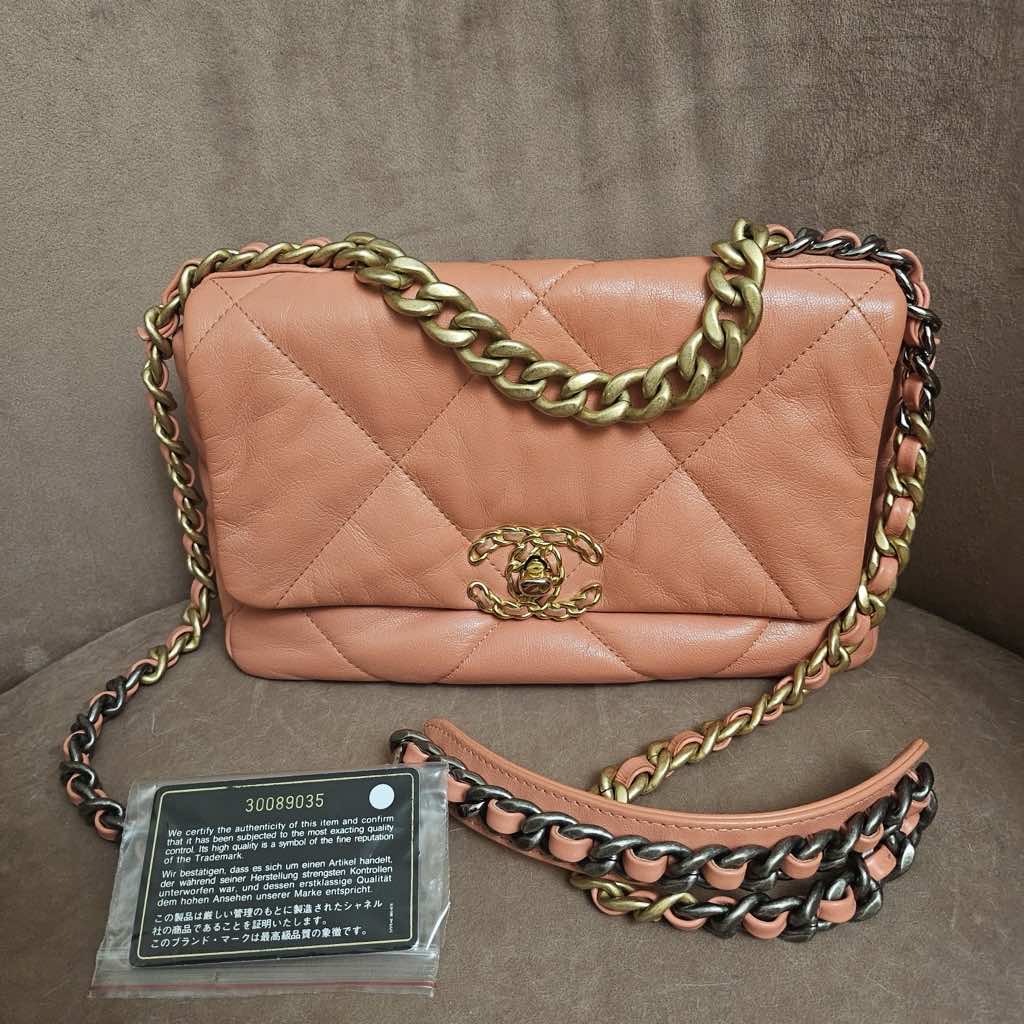 Chanel 19 Flap Bag - Detail 2