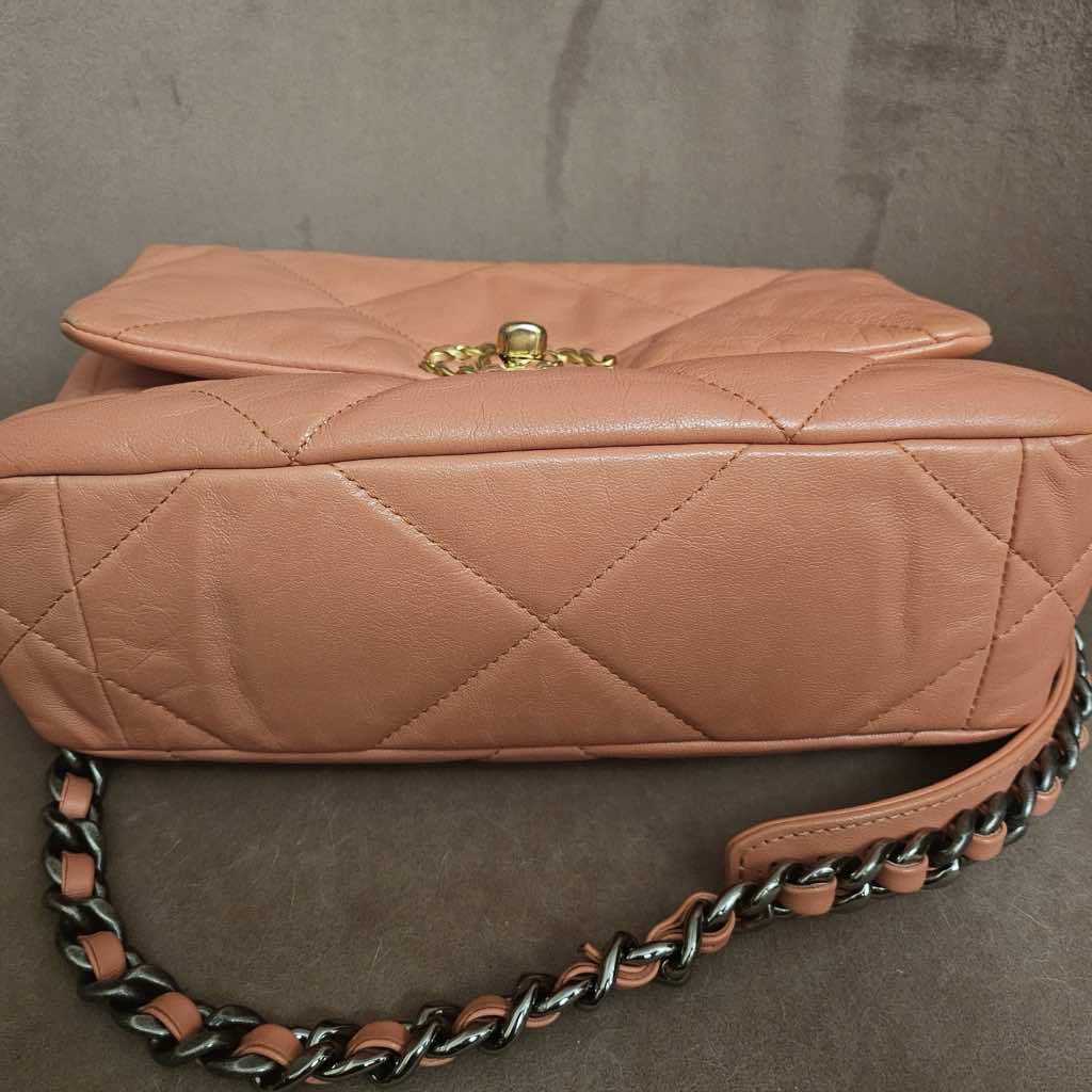 Chanel 19 Flap Bag - Image 10