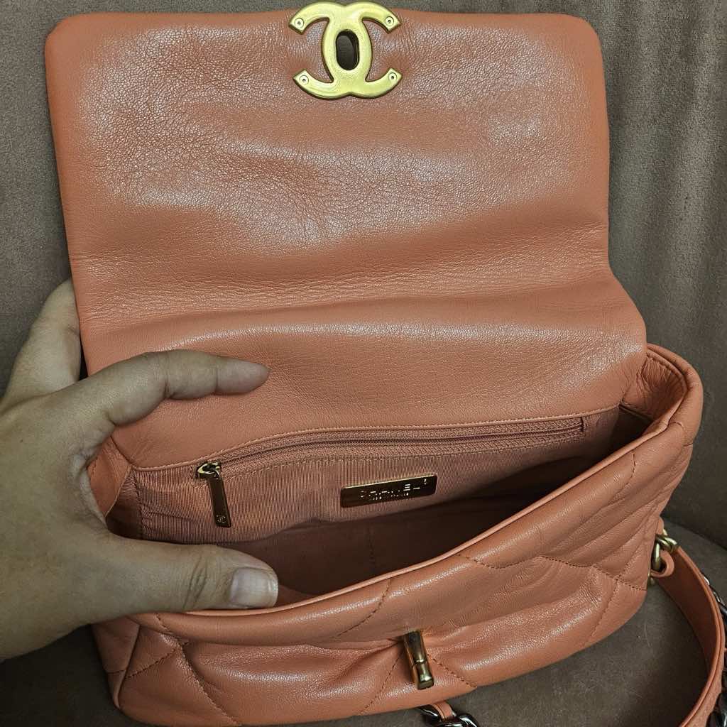 Chanel 19 Flap Bag - Image 11