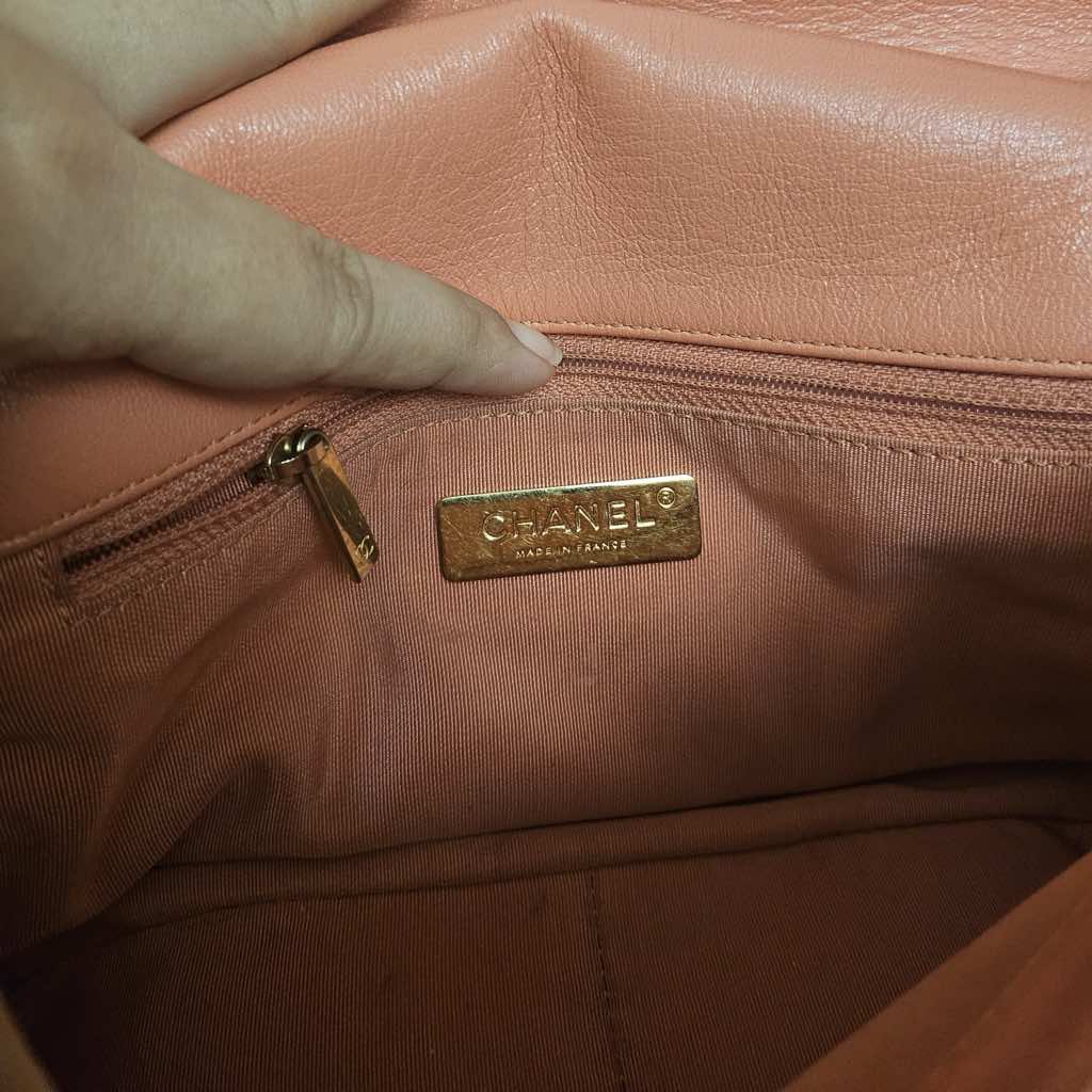 Chanel 19 Flap Bag - Image 12