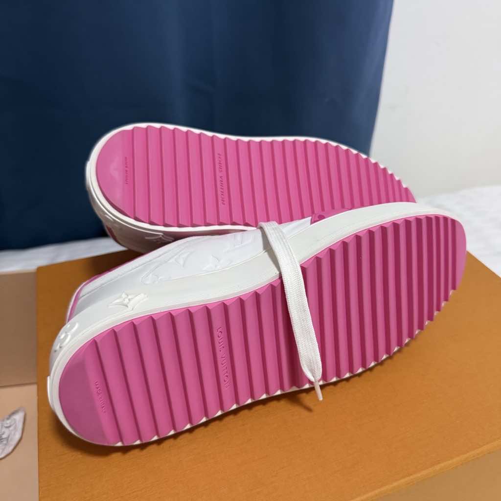 Louis Vuitton Time Out - Side view