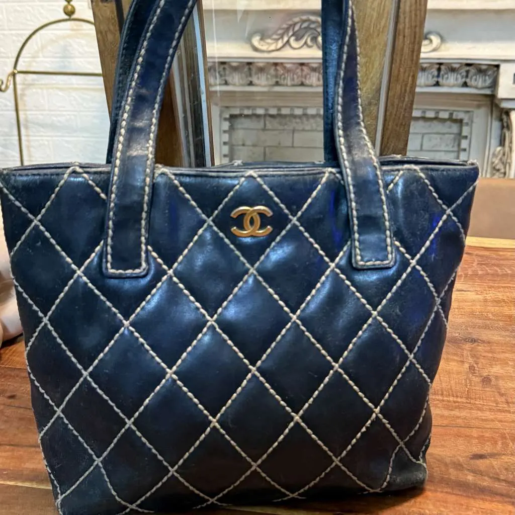 Chanel Small Tote Bag Black Leather Good - Back View