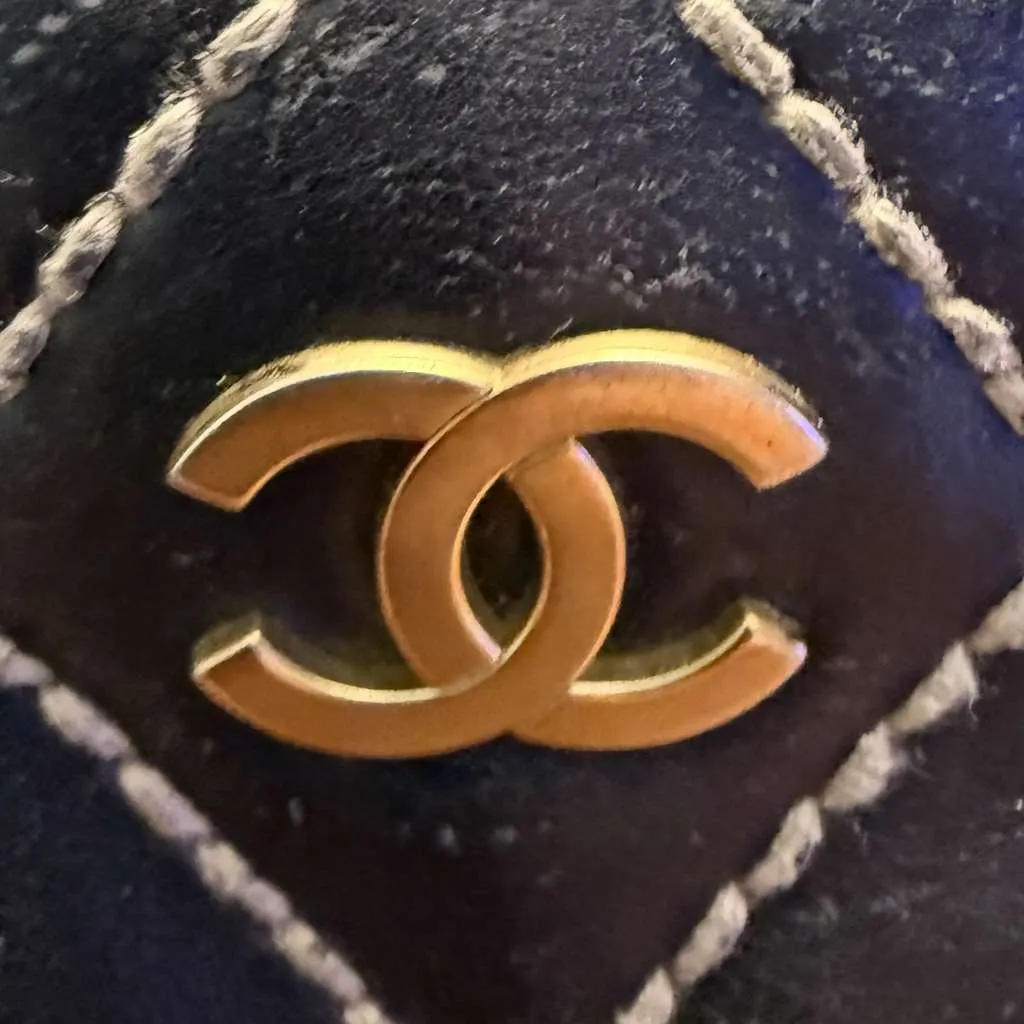 Chanel Small Tote Bag Black Leather Good - Inside View