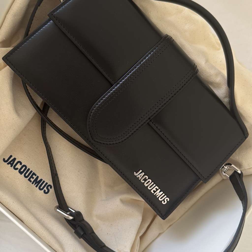 Jacquemus New - Side view