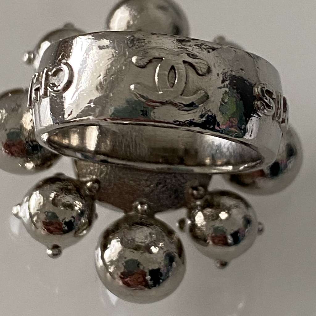 Chanel Camelia ring - Back view