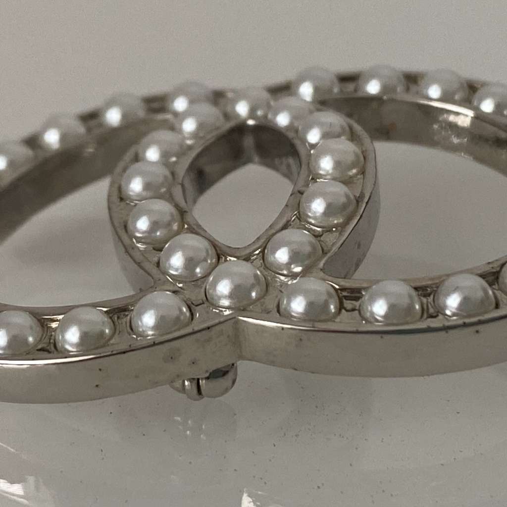 Chanel CC Brooch - Side view