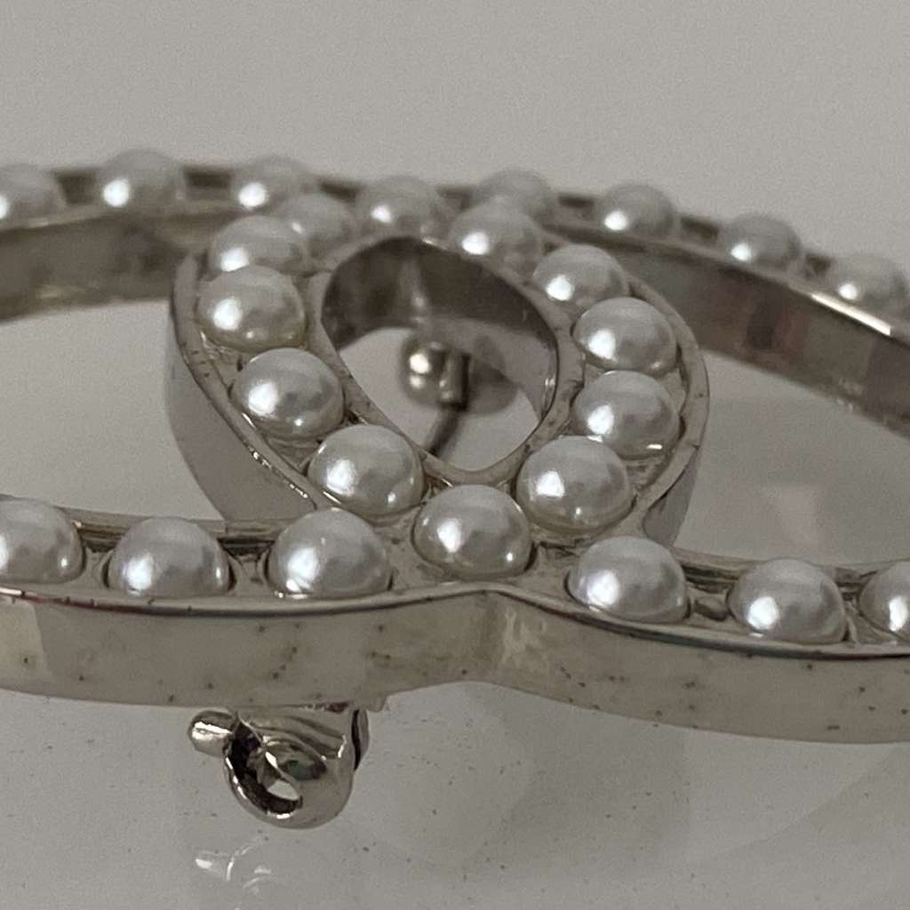 Chanel CC Brooch - Detail 1