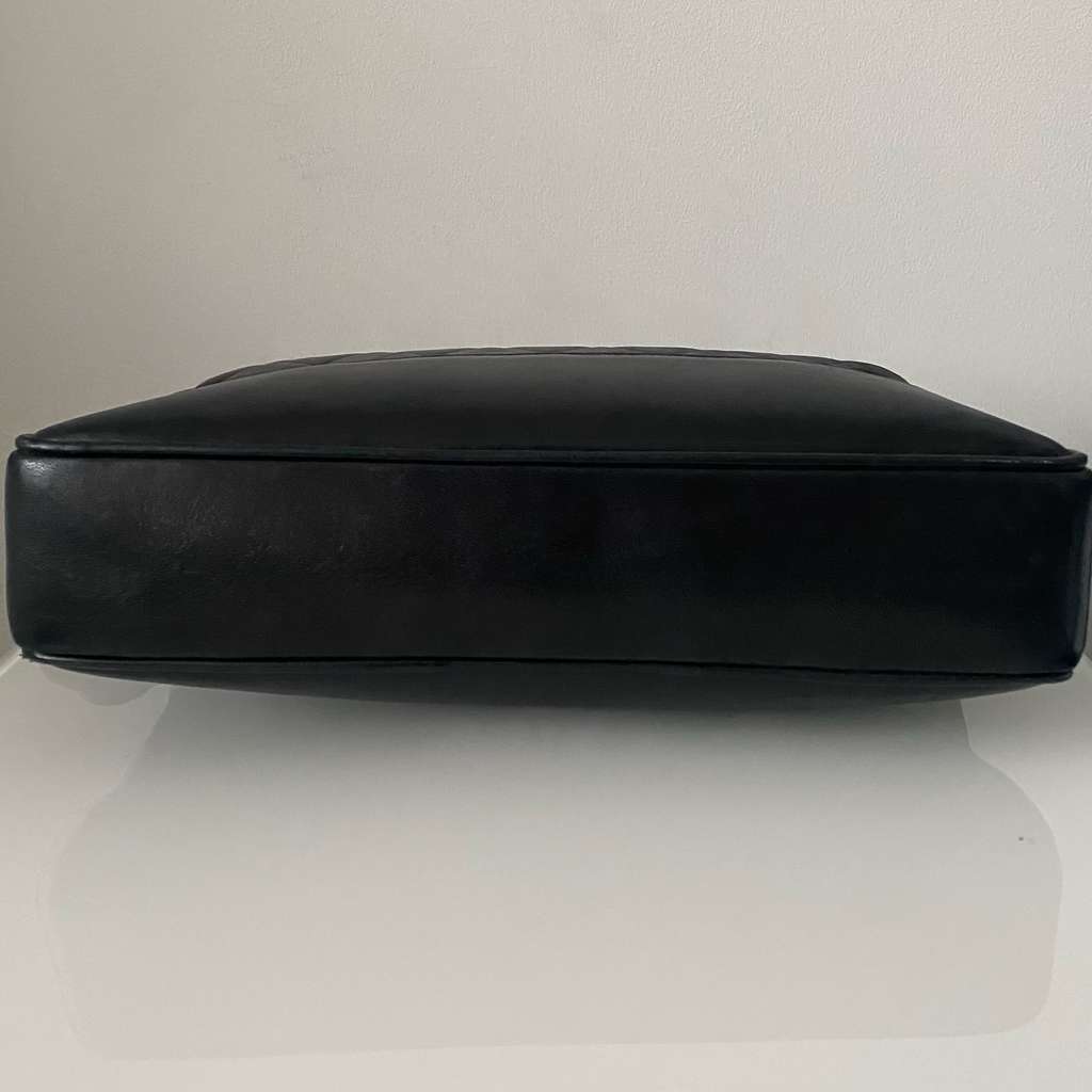 Chanel Petite Shopping - Image 6