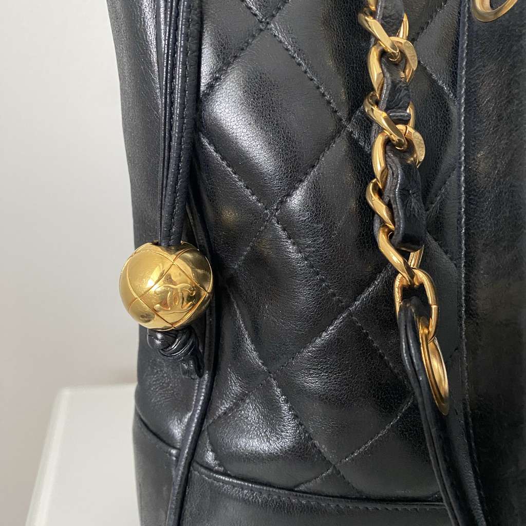 Chanel Petite Shopping - Image 12