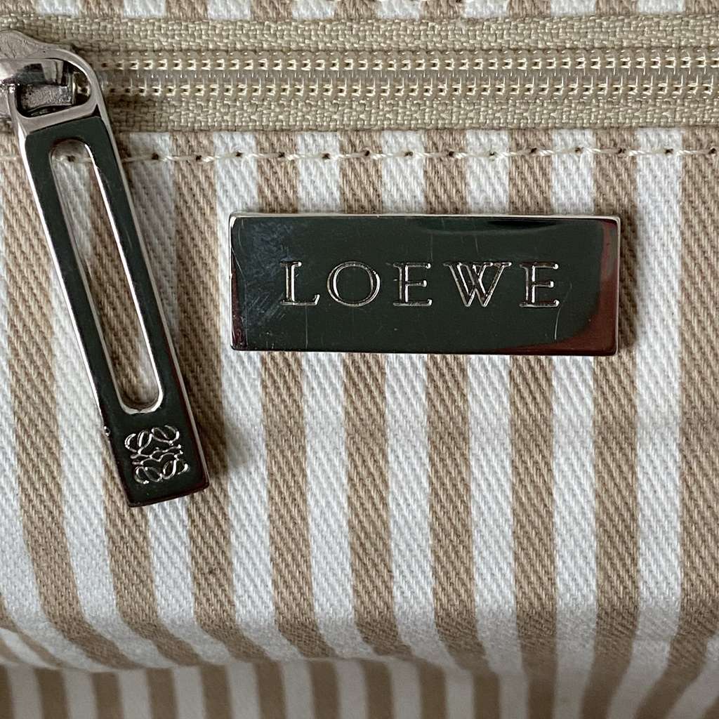 Loewe Amazona - Side view