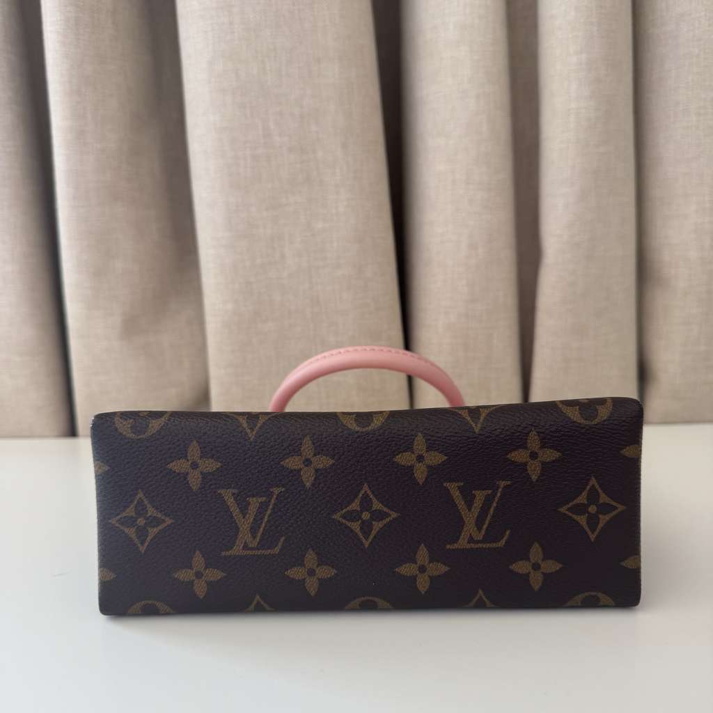 Louis Vuitton Locky BB Handbag - Image 6
