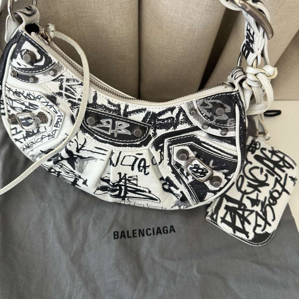Balenciaga Le Cagole - Side view