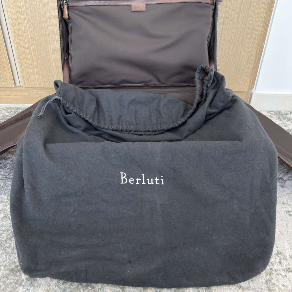 Berluti Formula 1000 two-wheel suitcase - Side view