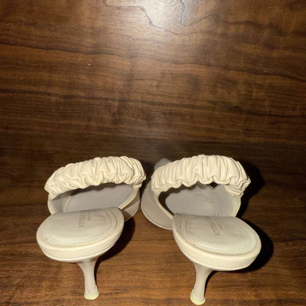 Bottega Veneta Heels Good Condition - Back view