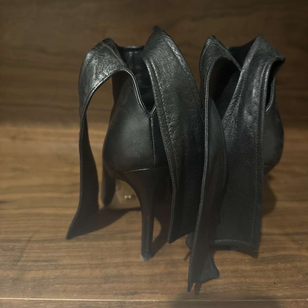 Christian Dior Boats Excellent Condition - Side view