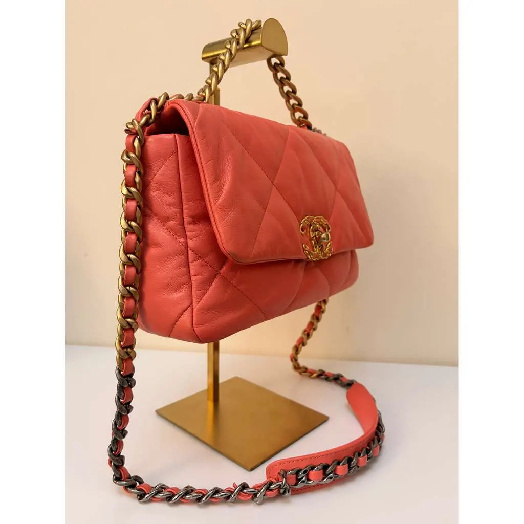Chanel 19 Flap Bag Pink Leather Good - Inside View