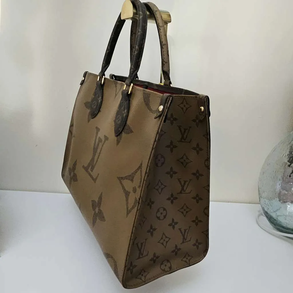 Louis Vuitton On The Go MM Bag Brown Canvas Good - Model View