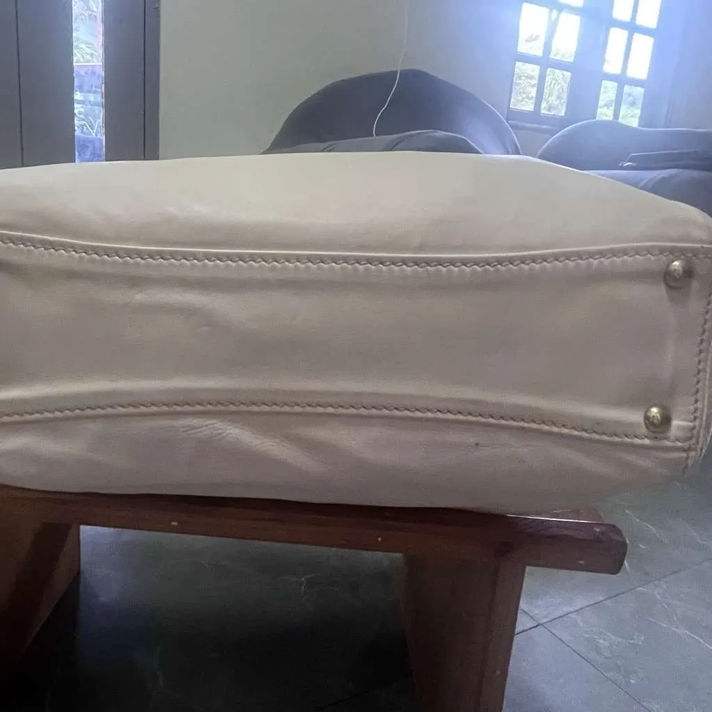 Miu Miu Beau Beige Leather Very good - Model View