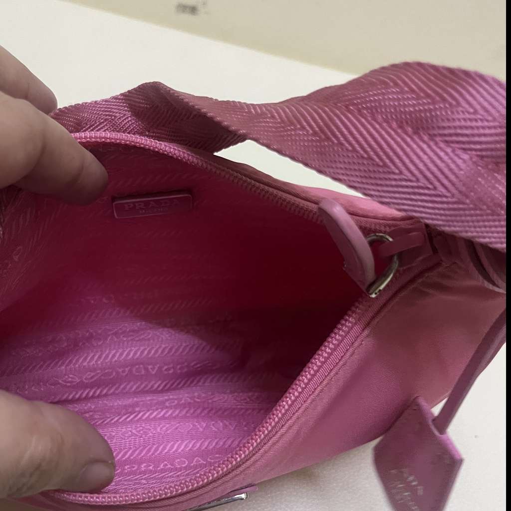 Prada Re-Edition 2000 - 4