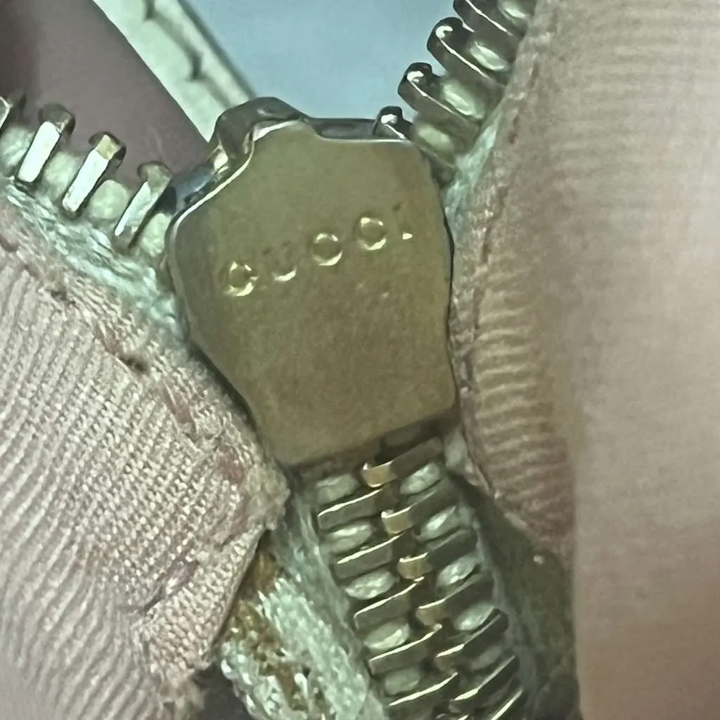 Gucci Abbey Pink Good - Model View