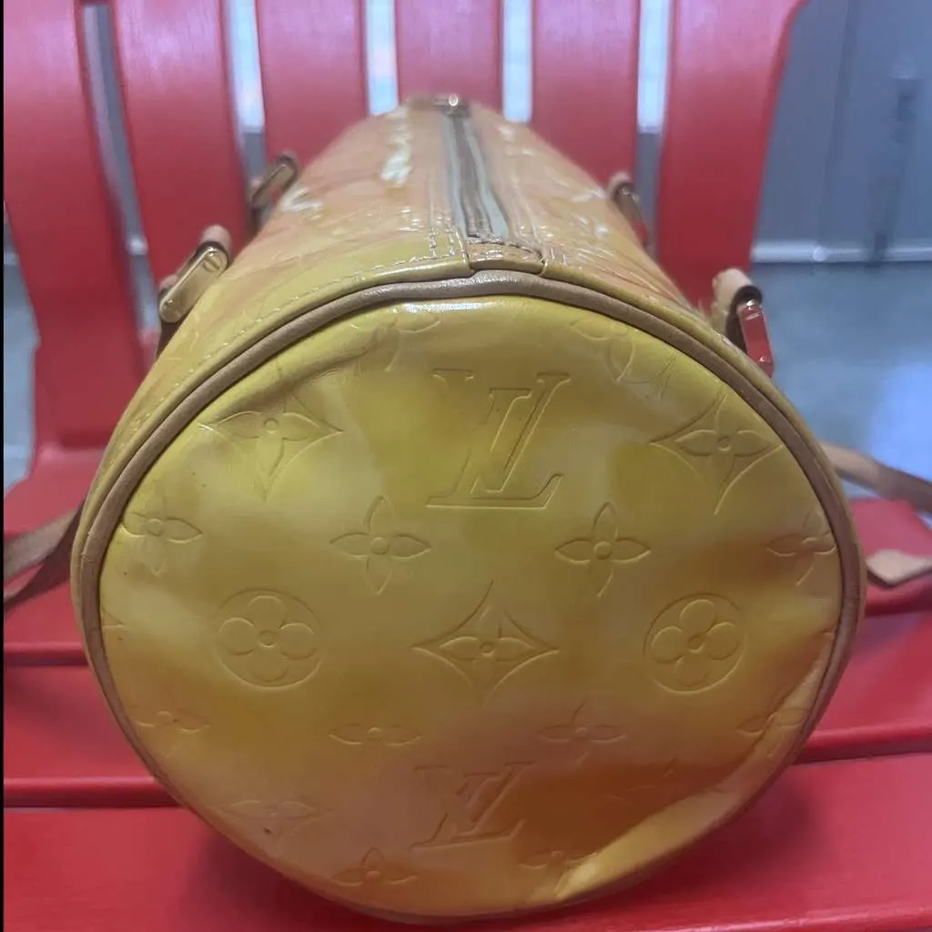 Louis Vuitton Bedford Vernis Yellow Good - Model View