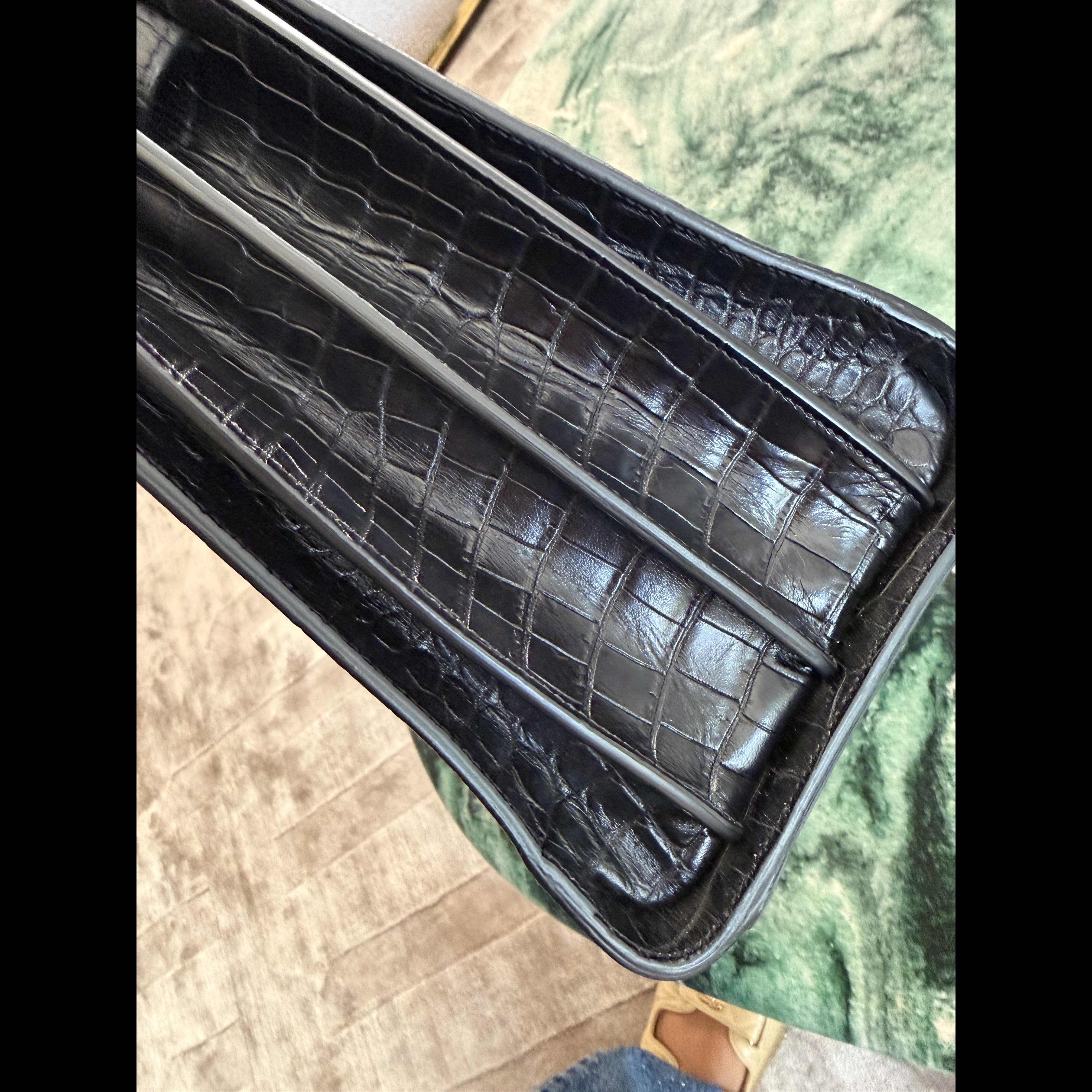 Saint Laurent Sac du Jour Black Leather Very good condition - Box View