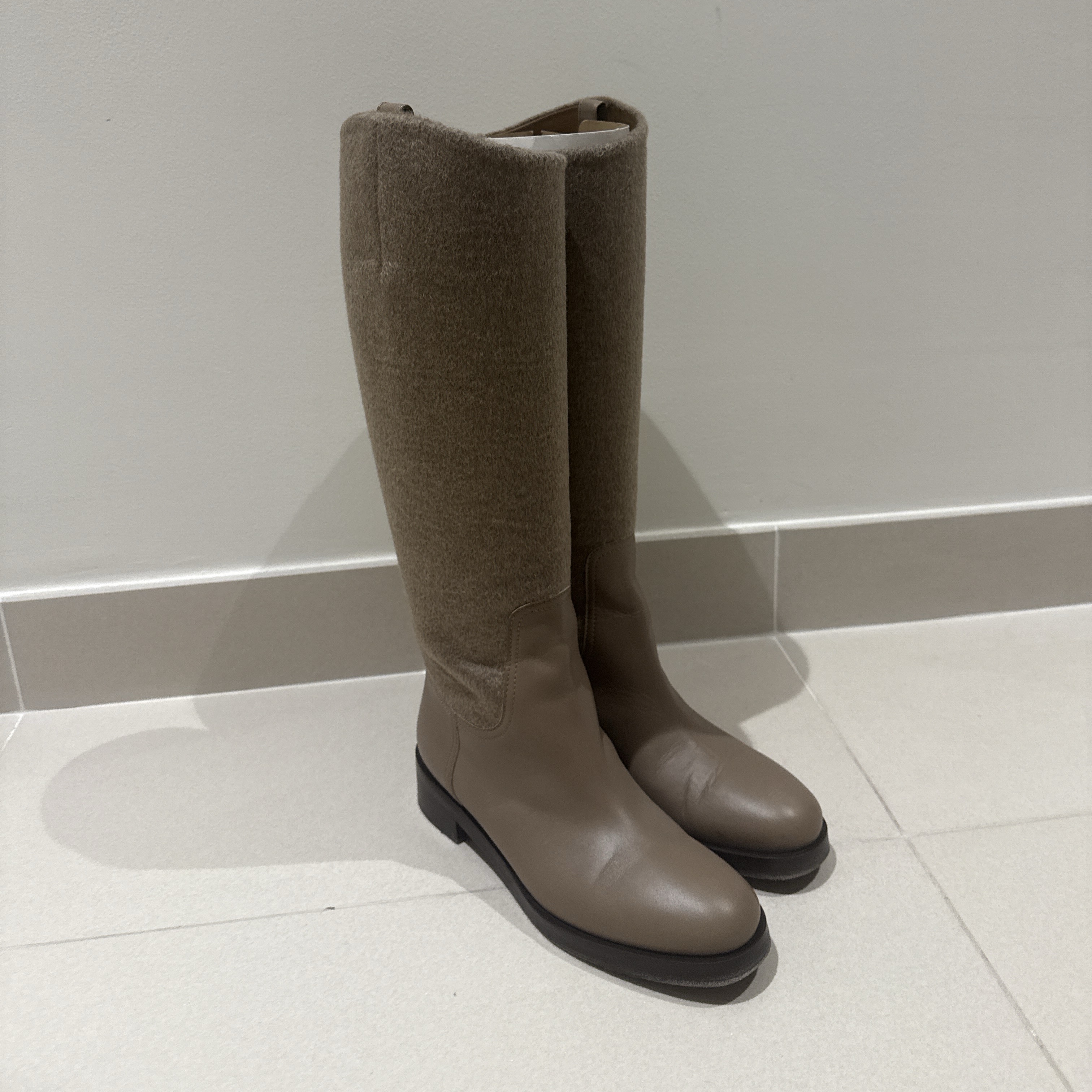 MaxMara leather wool boots Ecru Leather Very good condition - Back View