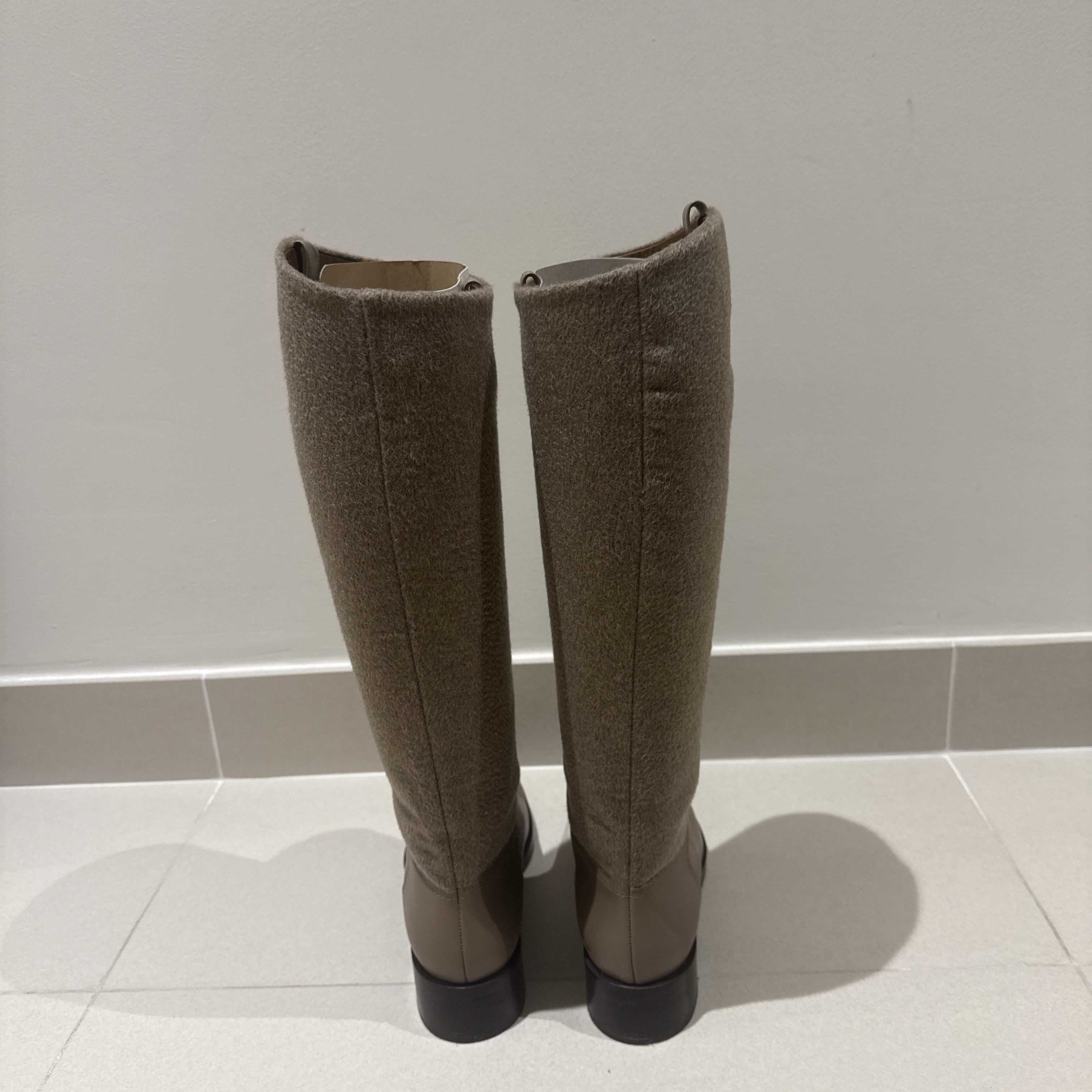 MaxMara leather wool boots Ecru Leather Very good condition - Inside View