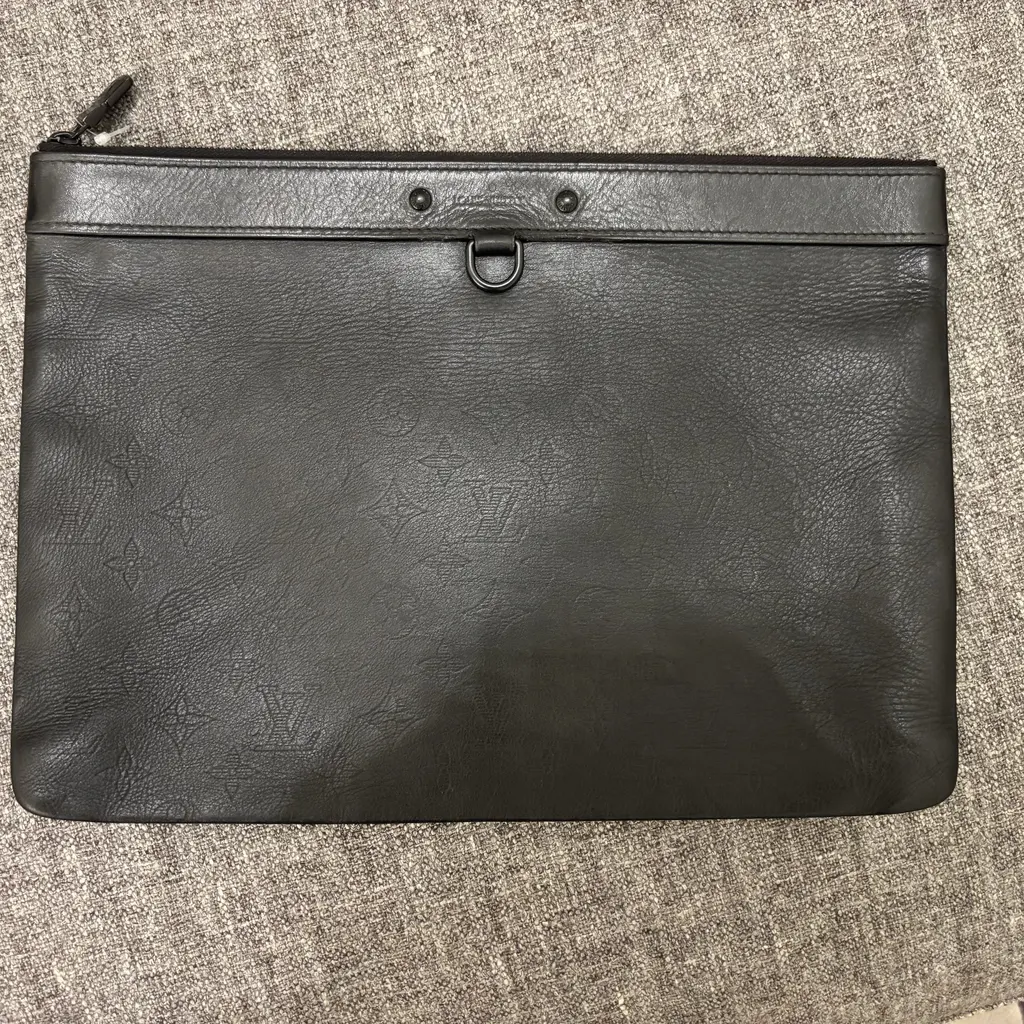 Louis Vuitton Shadow Discovery Clutch Black Leather Very good - Box View