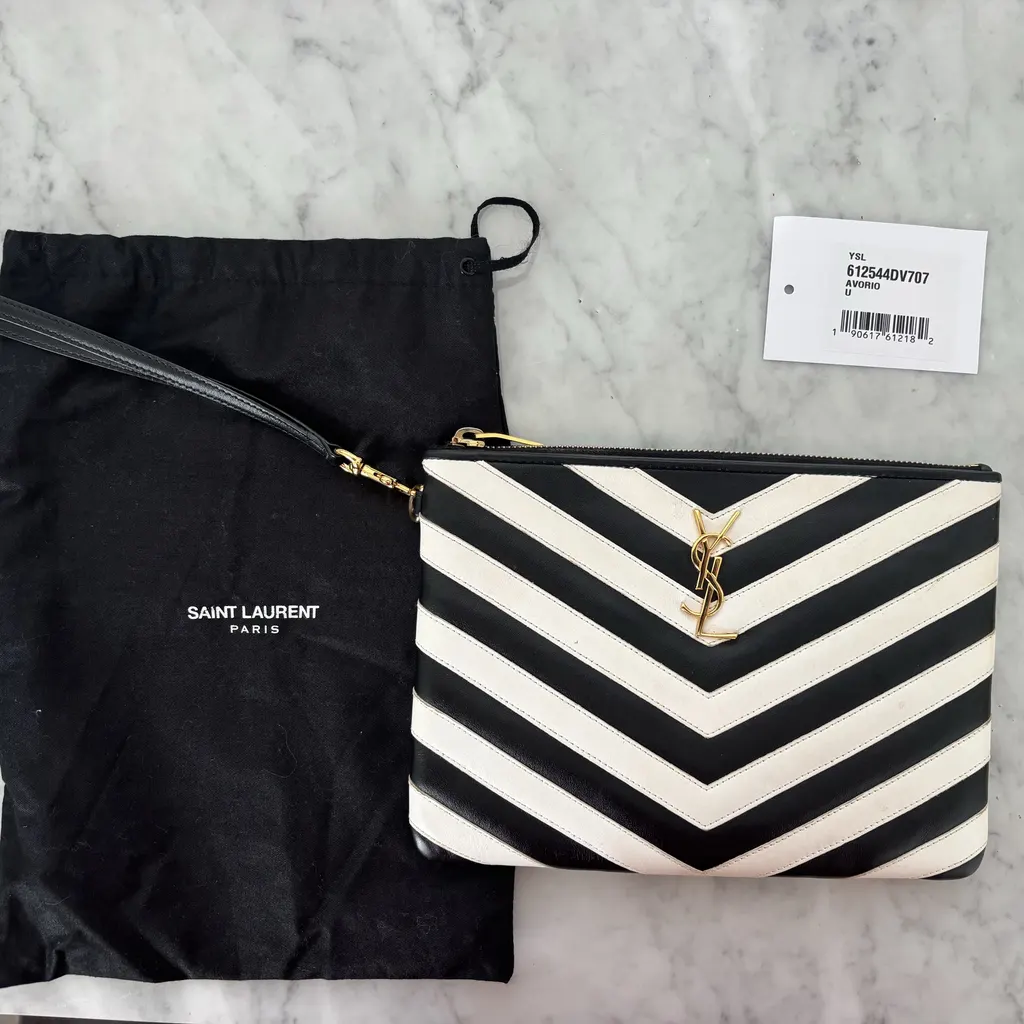 Saint Laurent Jolie Chevron Clutch MultiColor Leather Never worn - Inside View